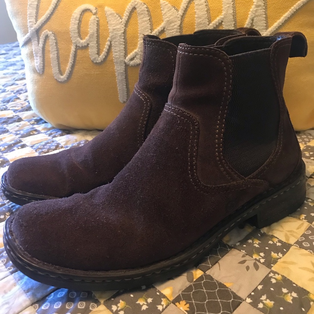 Men’s Born Suede Boots.